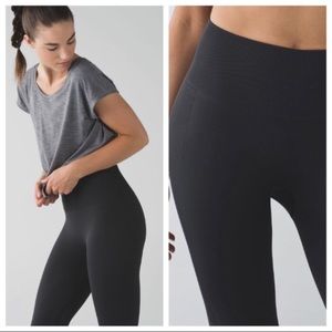 Rare Lululemon Zone In Crops, size 6